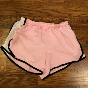 Girls Nike Shorts Light Pink